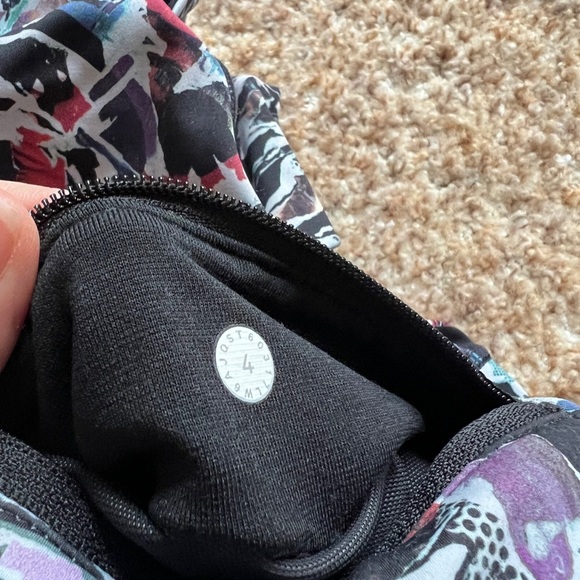 Lululemon Leggings Size 4 Blue Black Crop Break Free Nulux Culture Clash W6AJQS - Picture 3 of 4